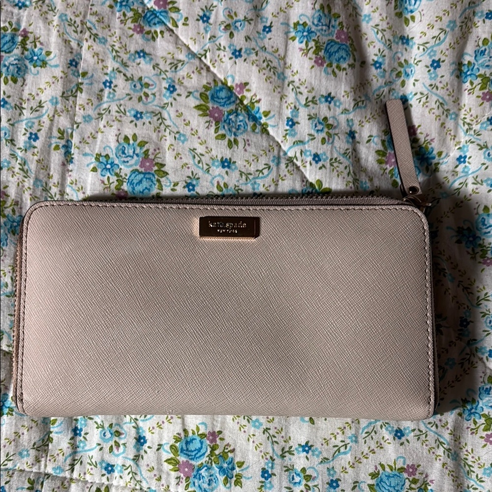 Kate Spade Light Beige Zip Wallet
